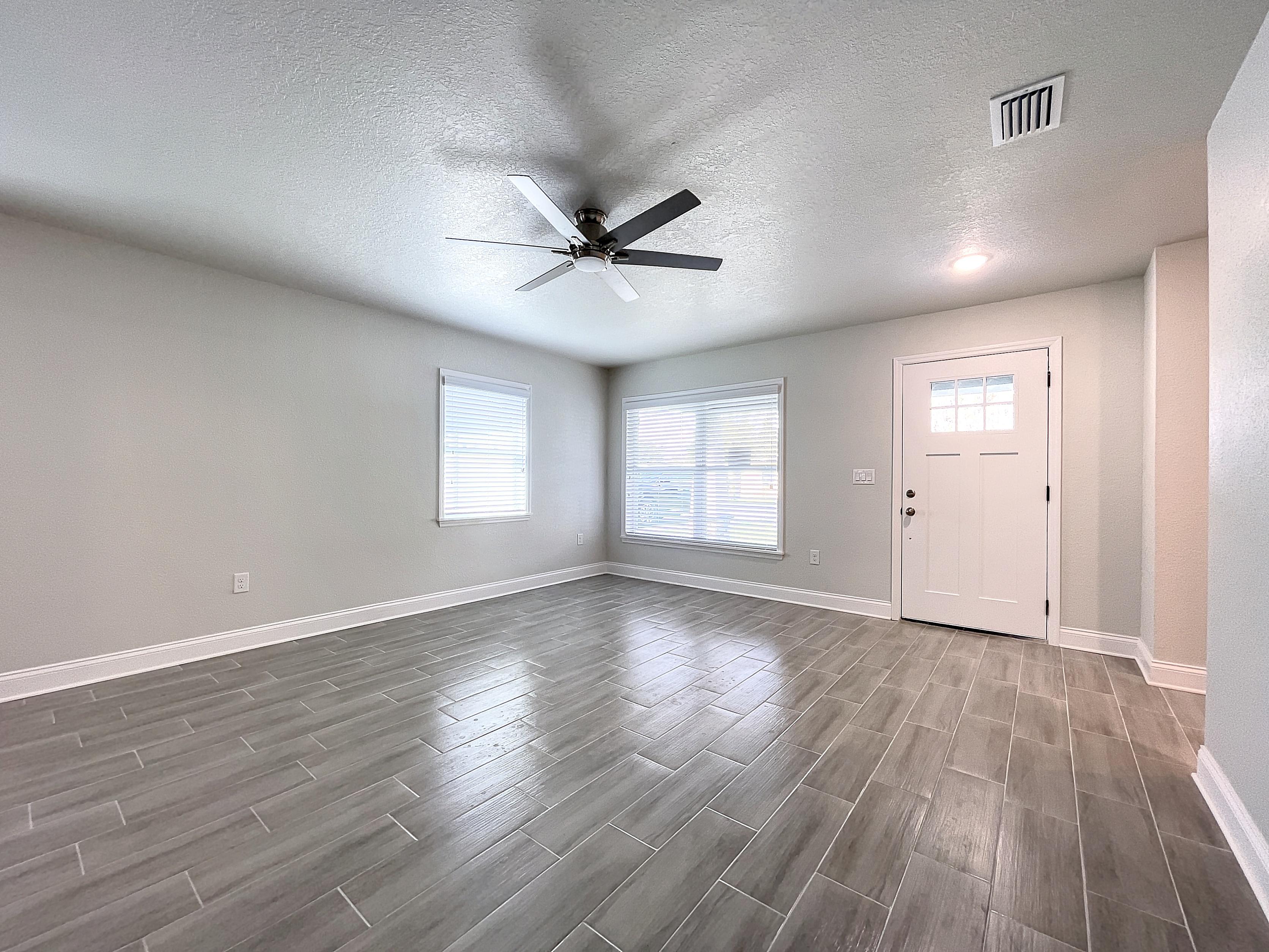 016-LakelandVacant-1669574359_1669575345_75364_13309c0_original
