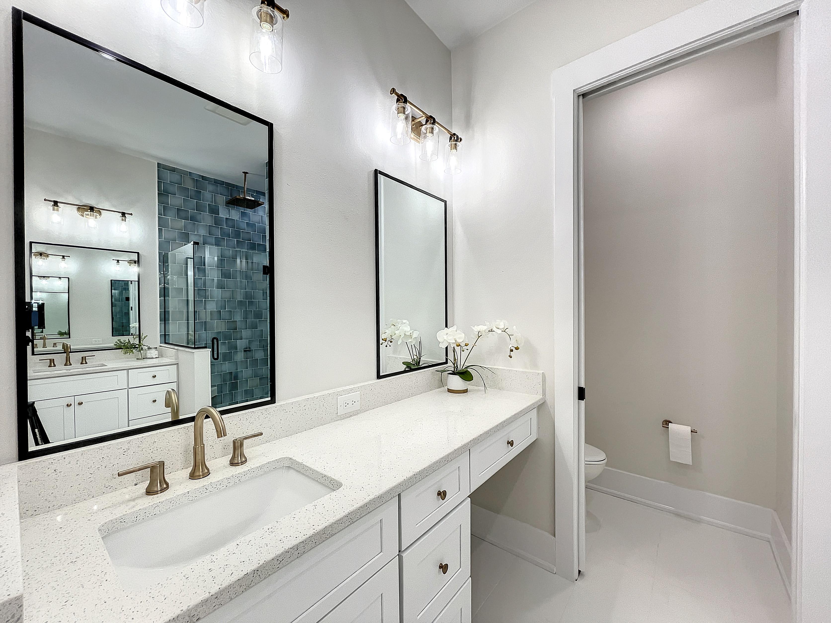 1 master vanity