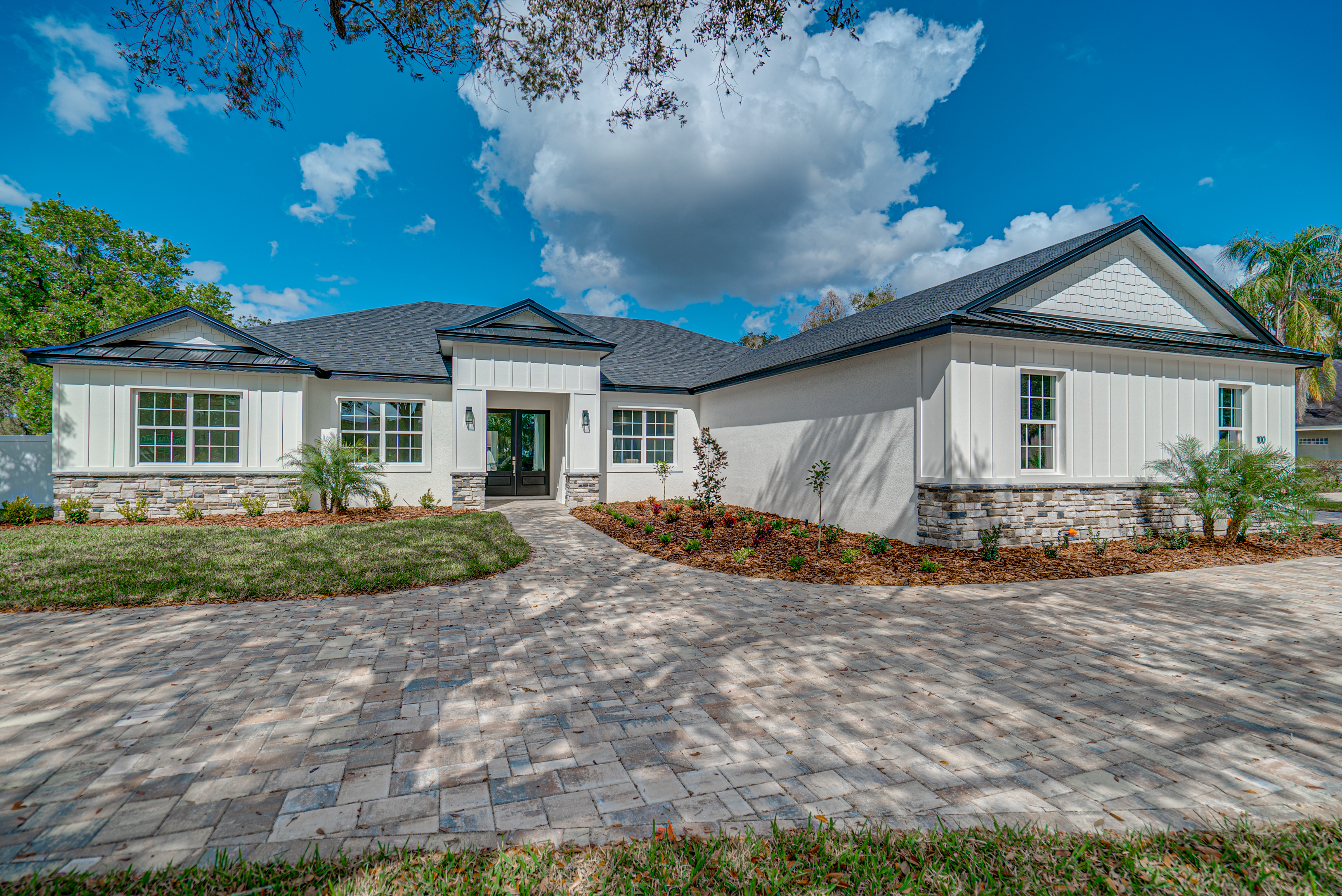 100 E Christina Blvd -004