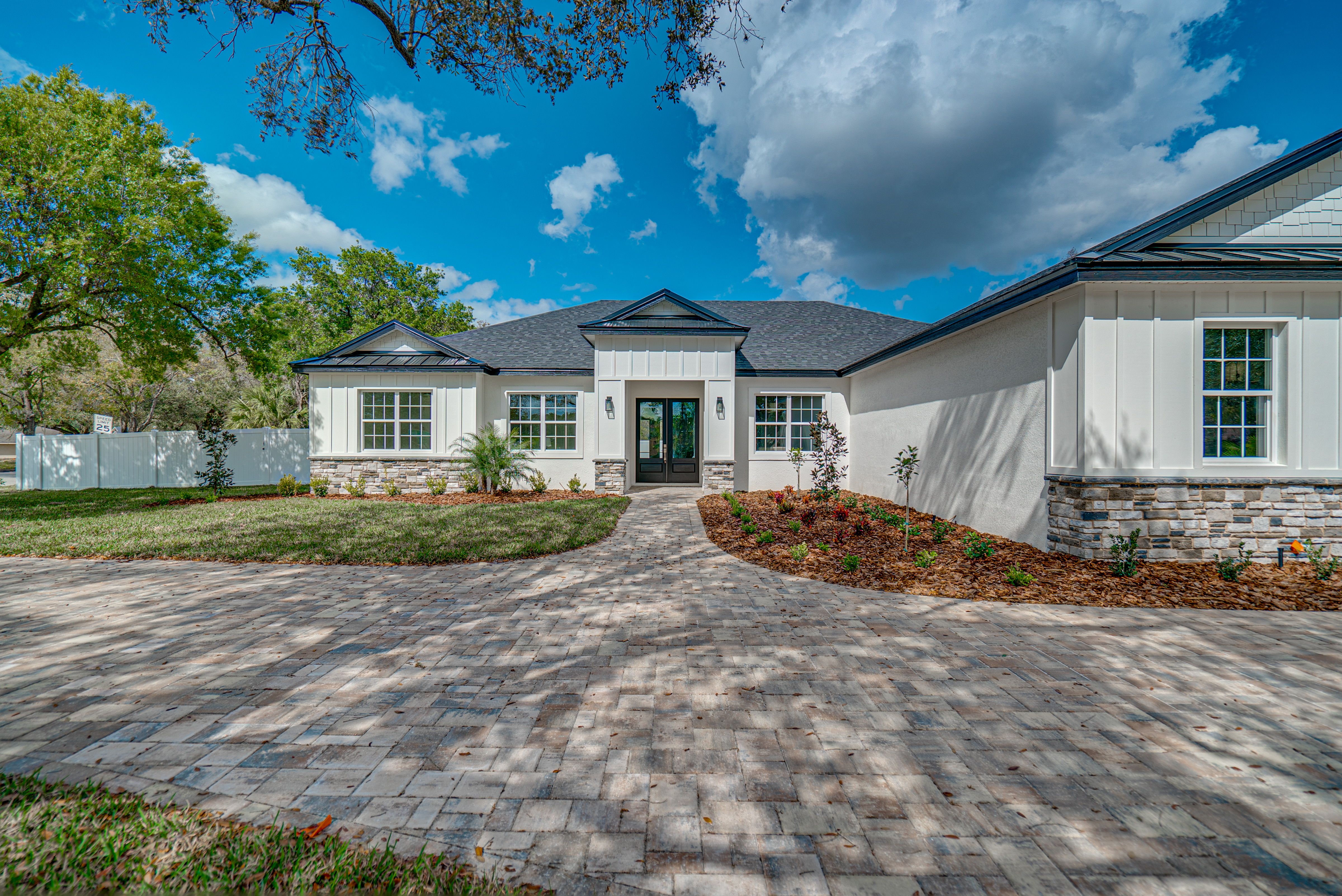 100 E Christina Blvd -021