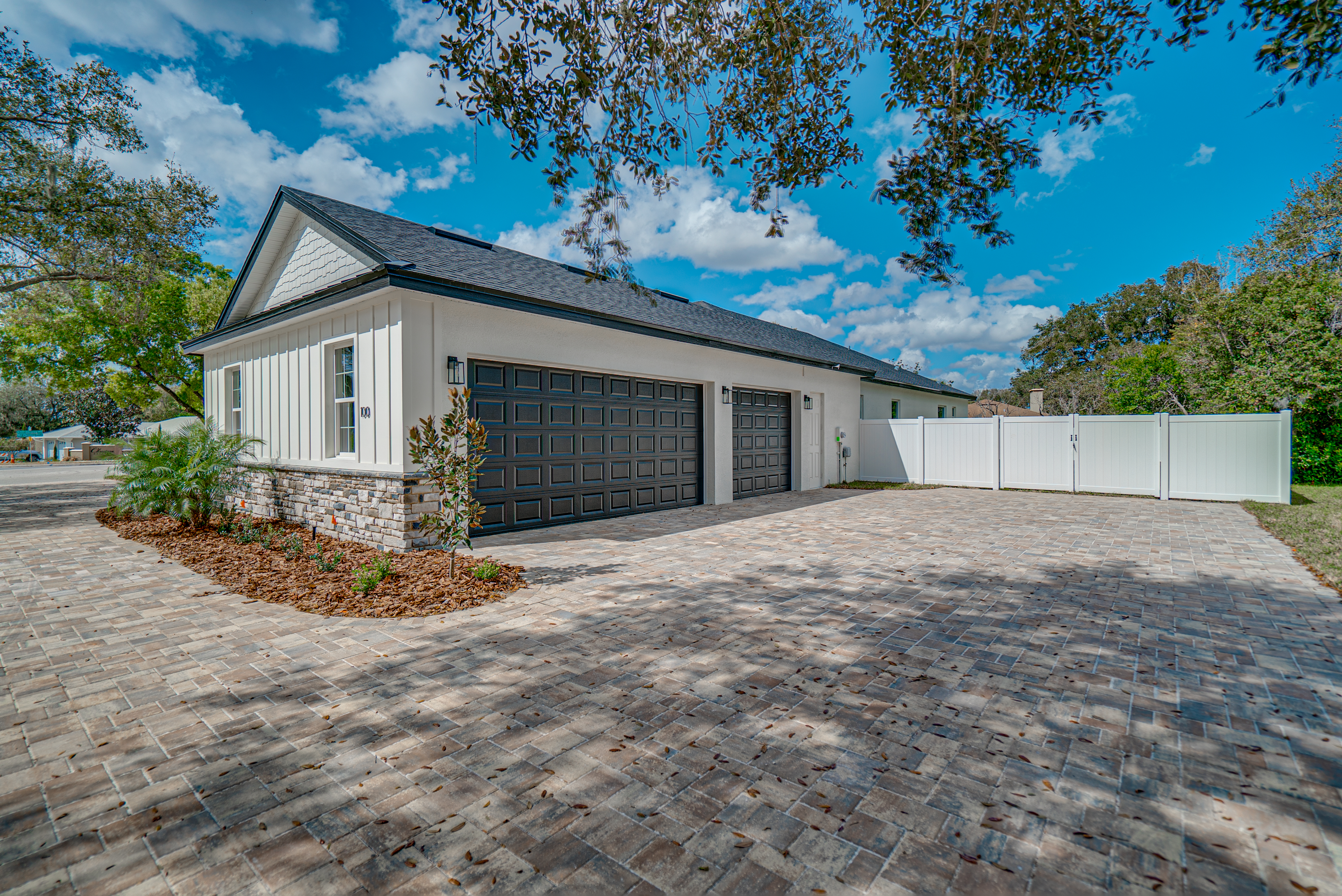 100 E Christina Blvd -023
