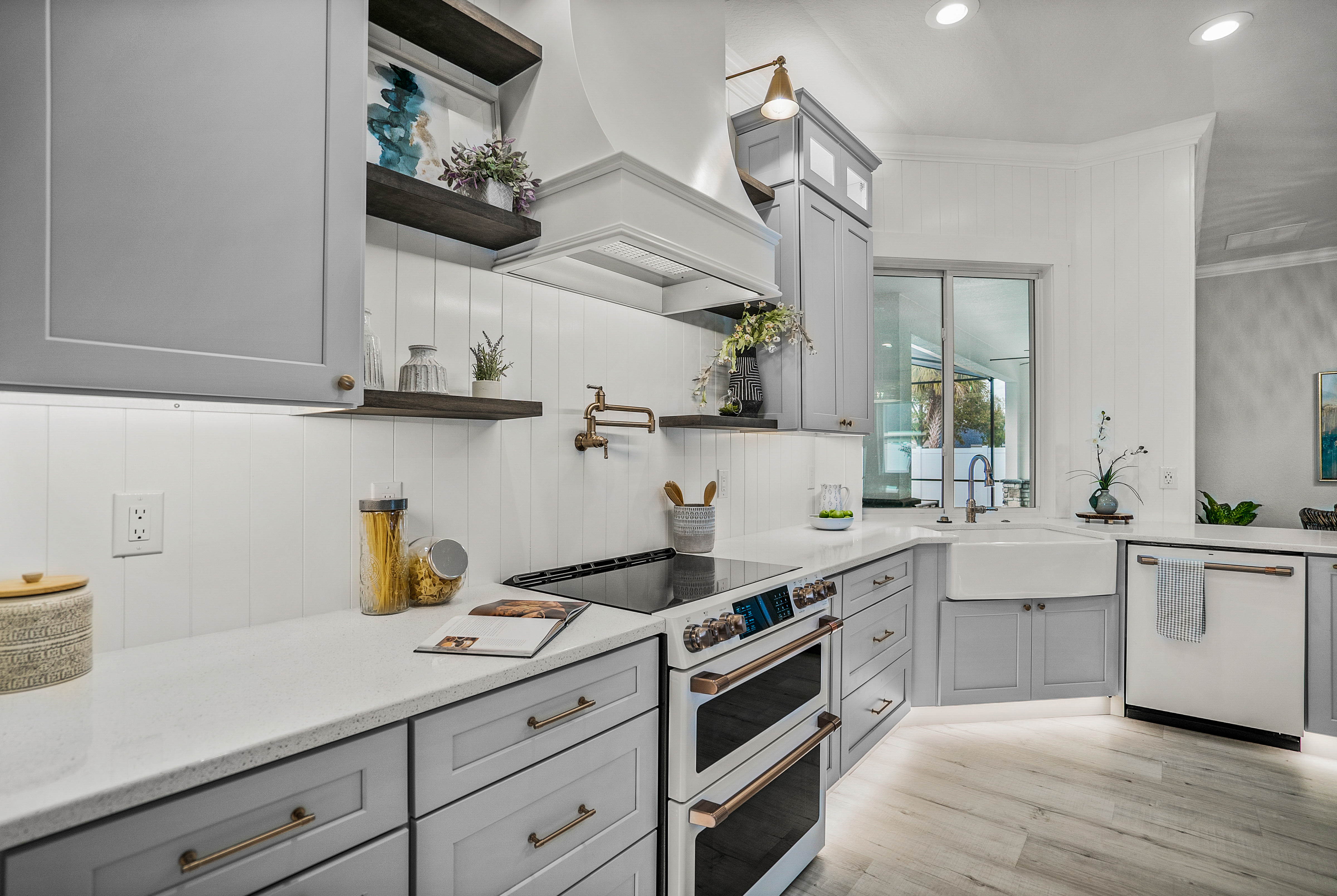 100 E Christina Blvd -045