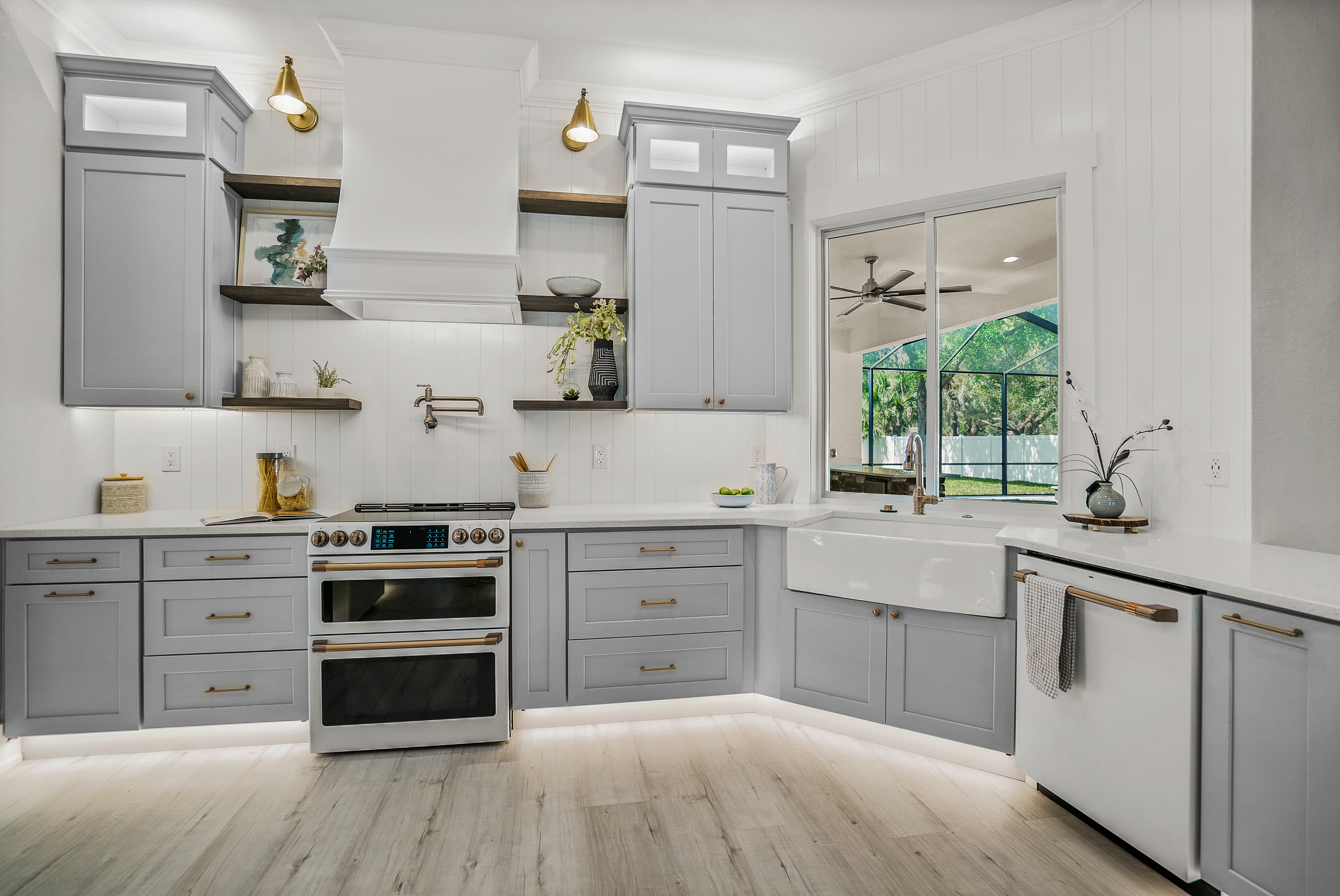100 E Christina Blvd -046