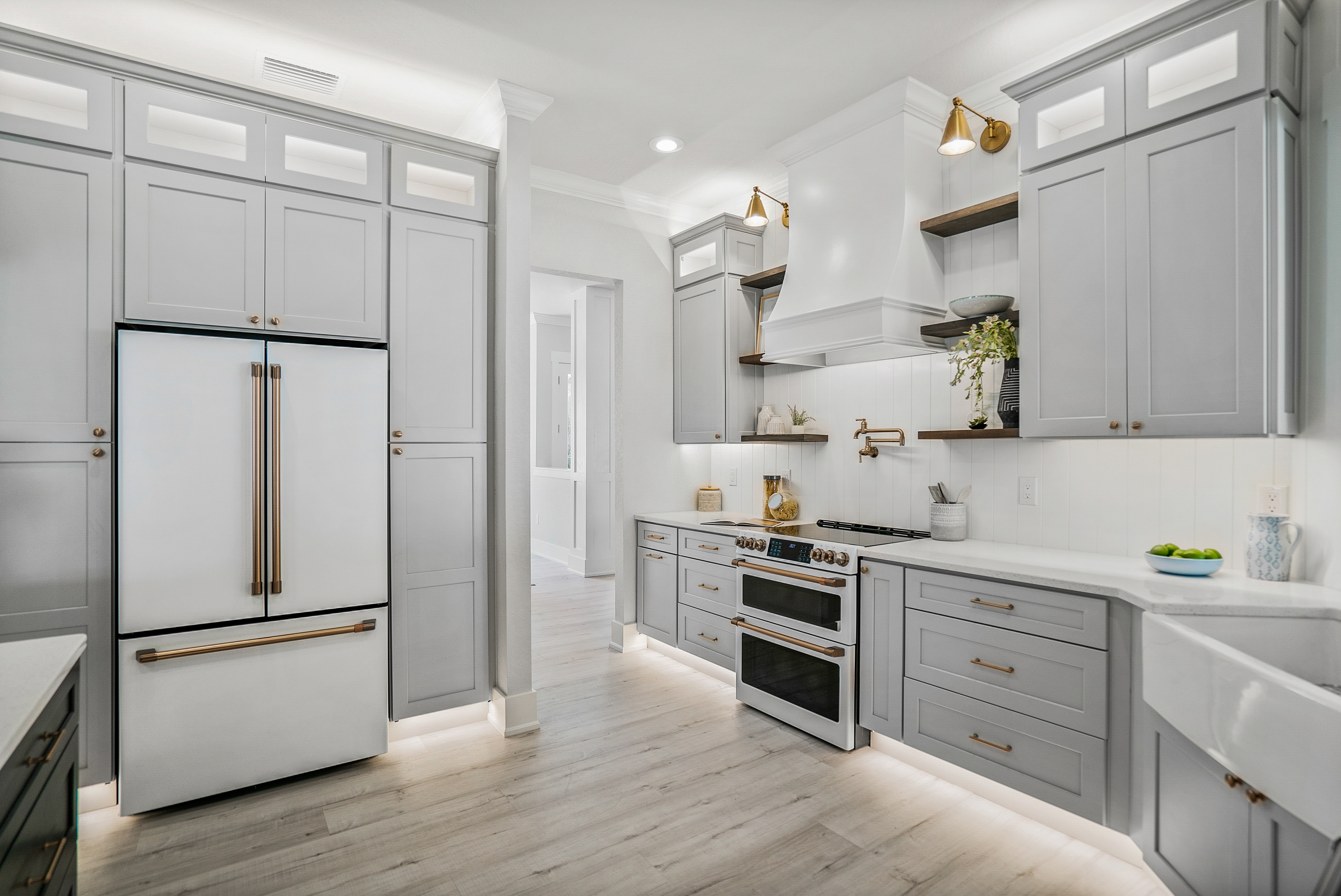 100 E Christina Blvd -050