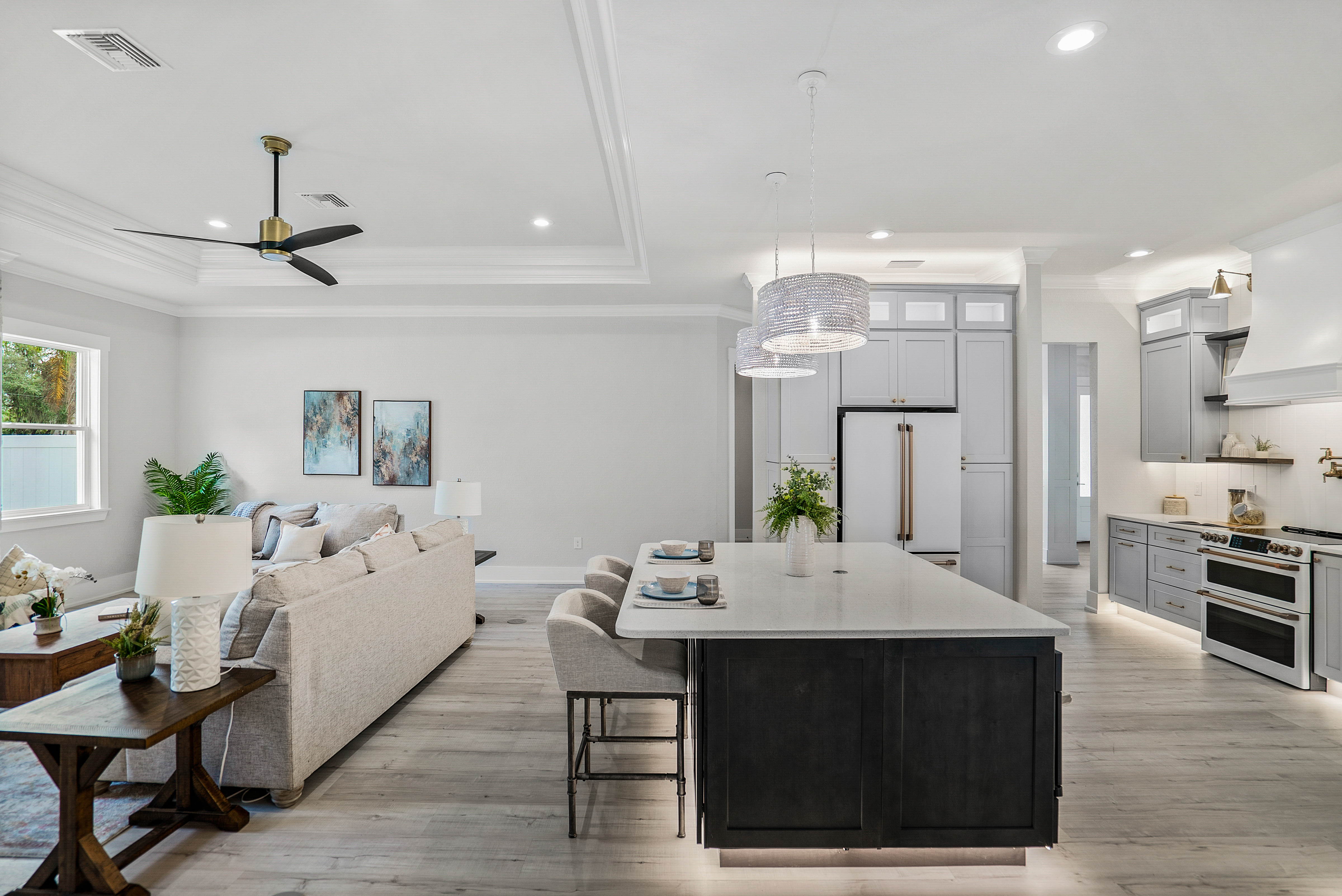 100 E Christina Blvd -052