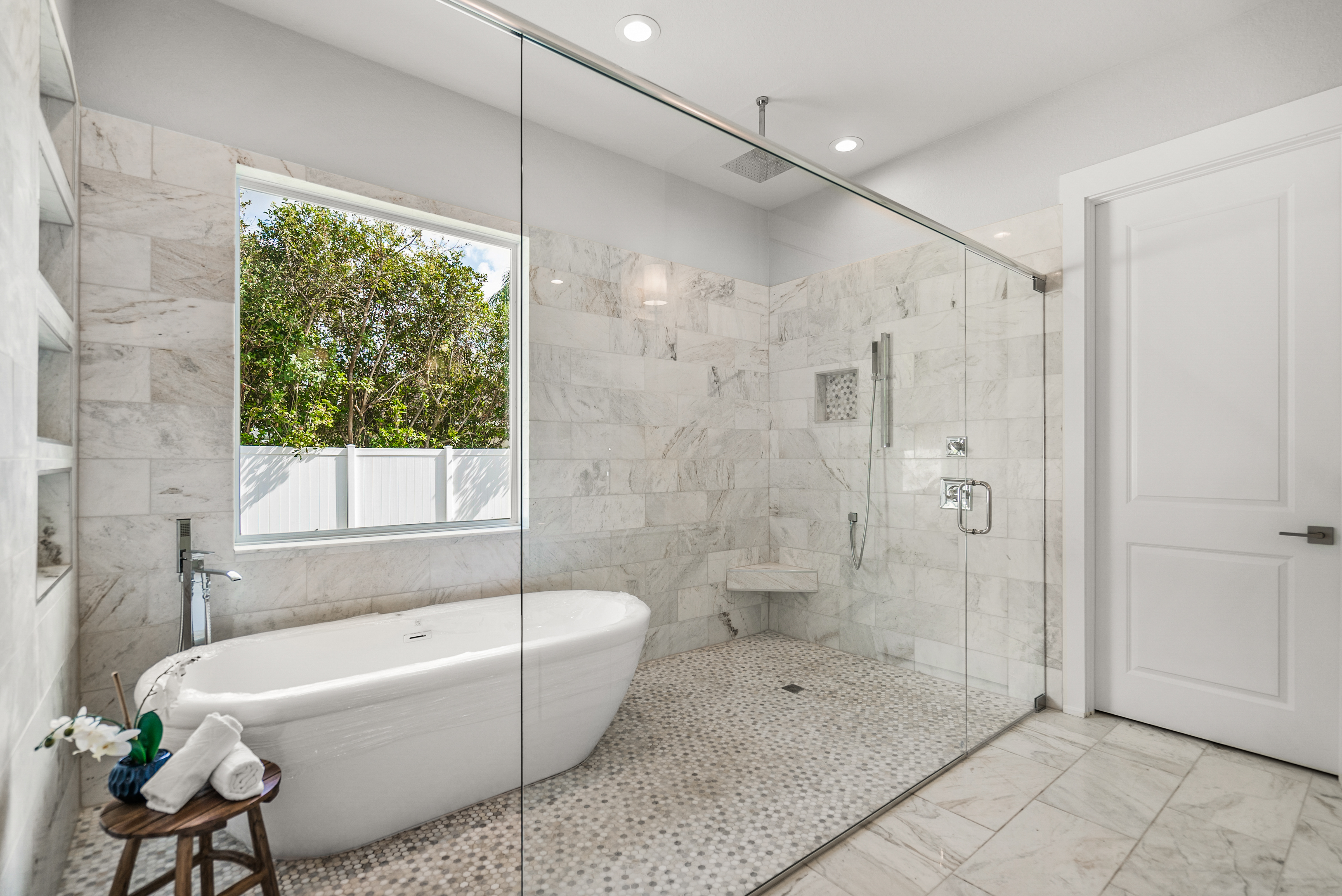 100 E Christina Blvd -070