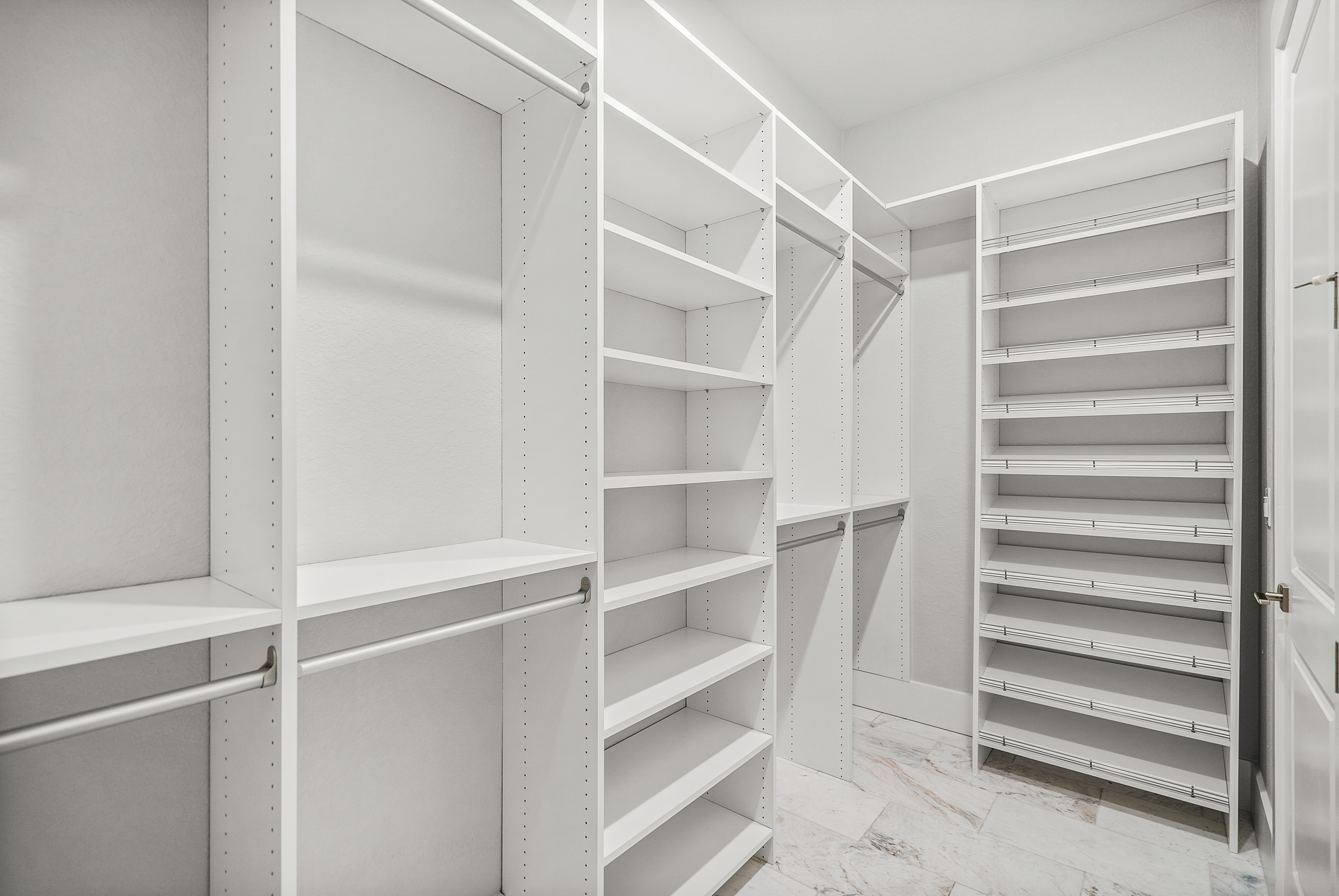 100 E Christina Blvd -077