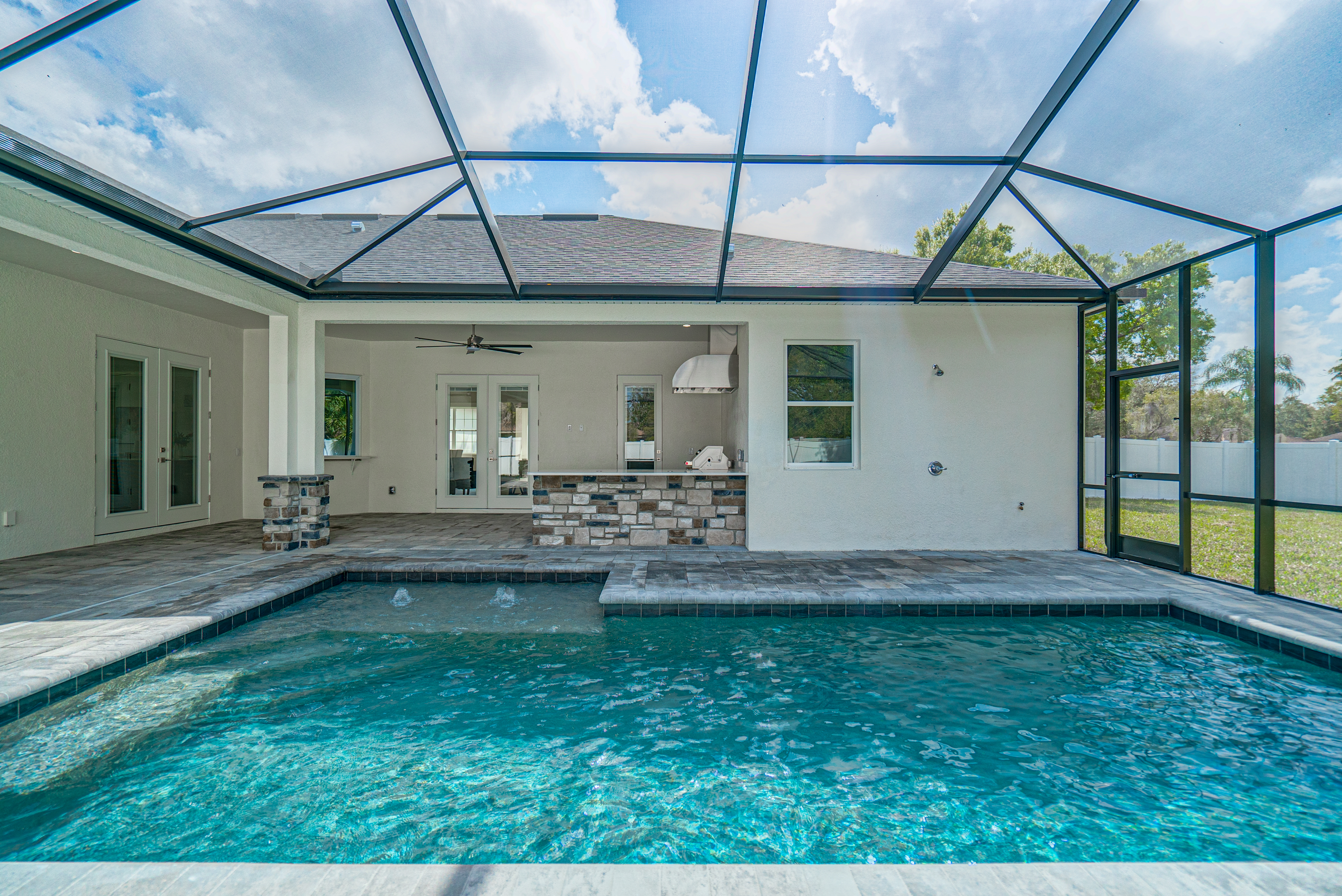 100 E Christina Blvd -091