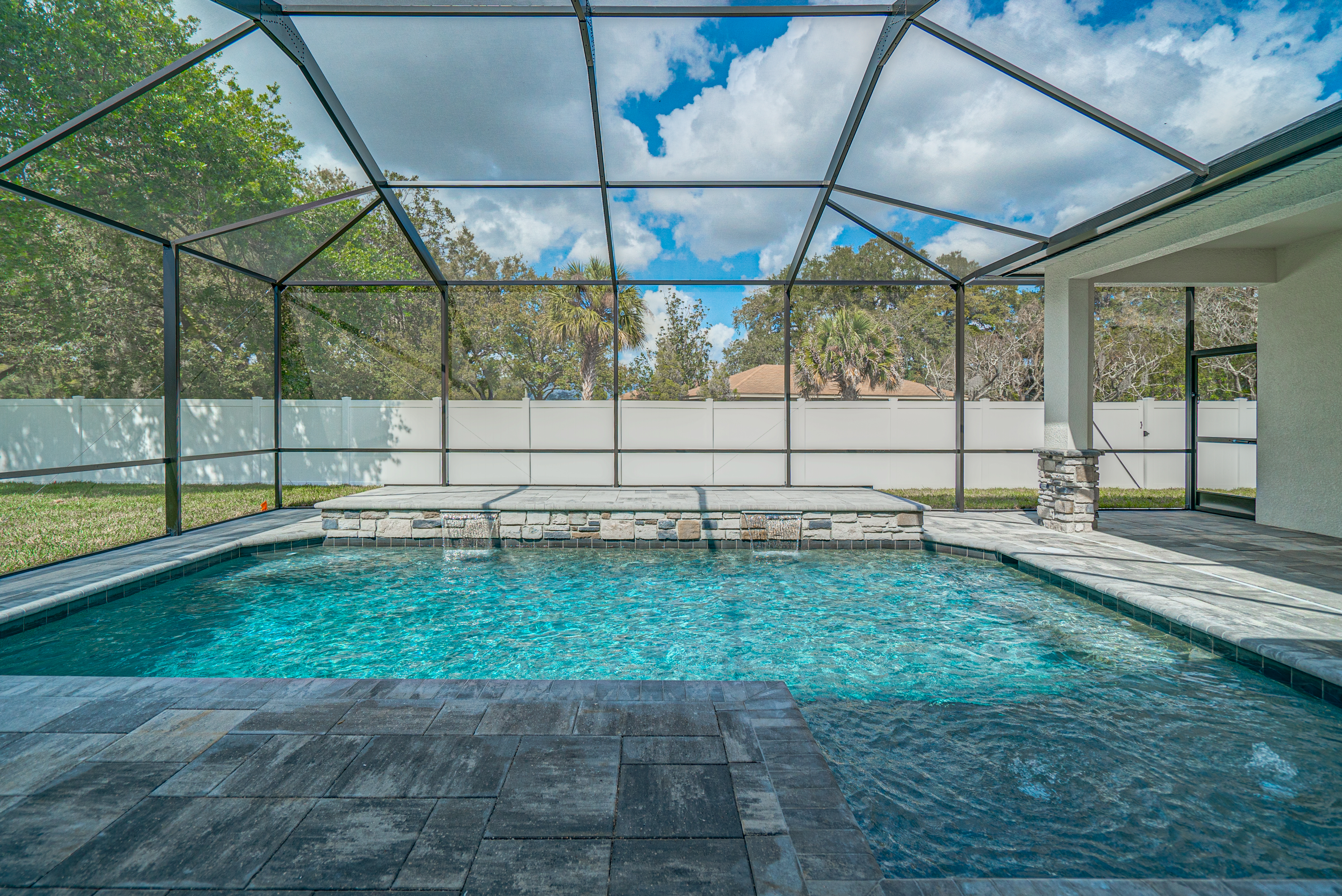 100 E Christina Blvd -092