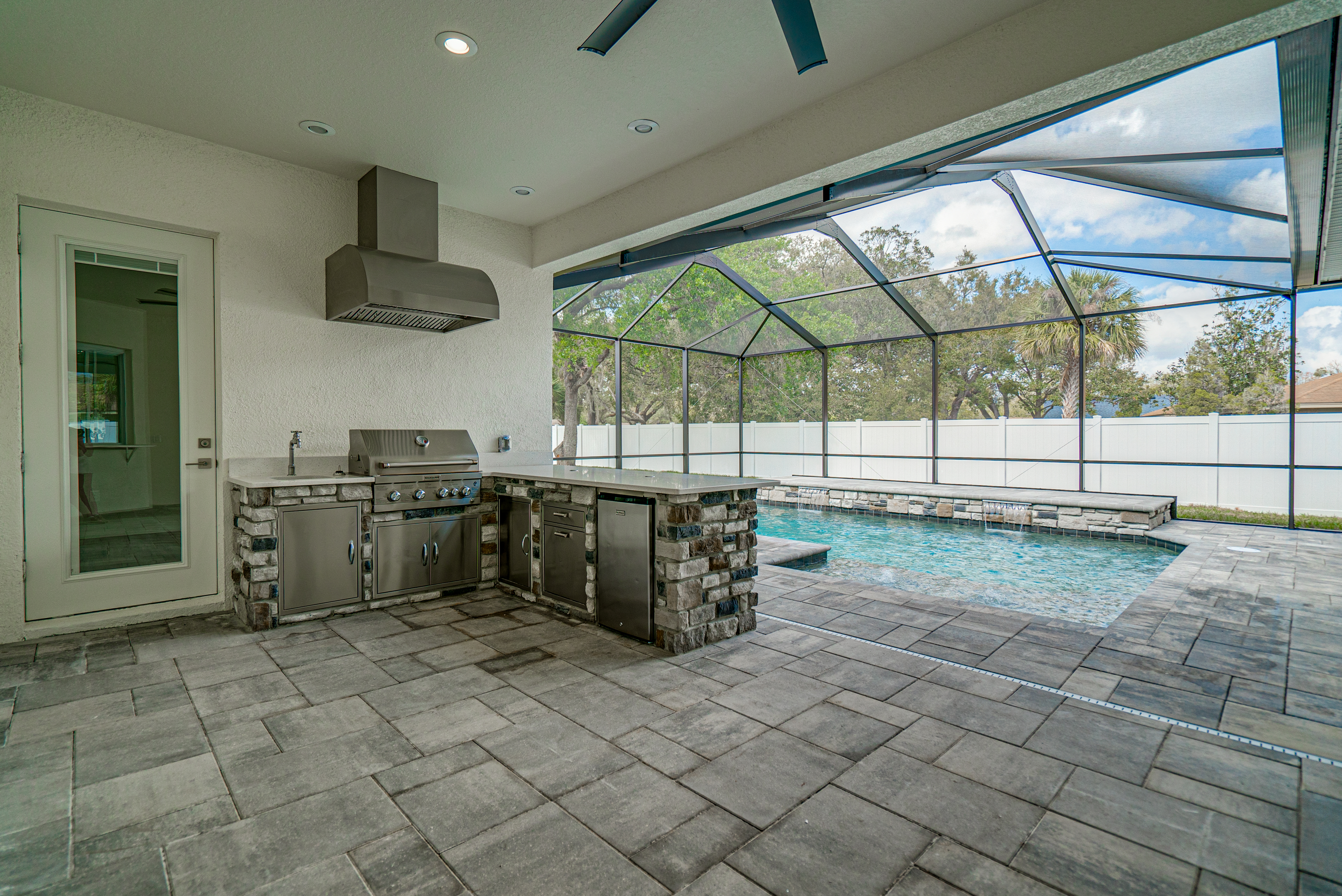 100 E Christina Blvd -093