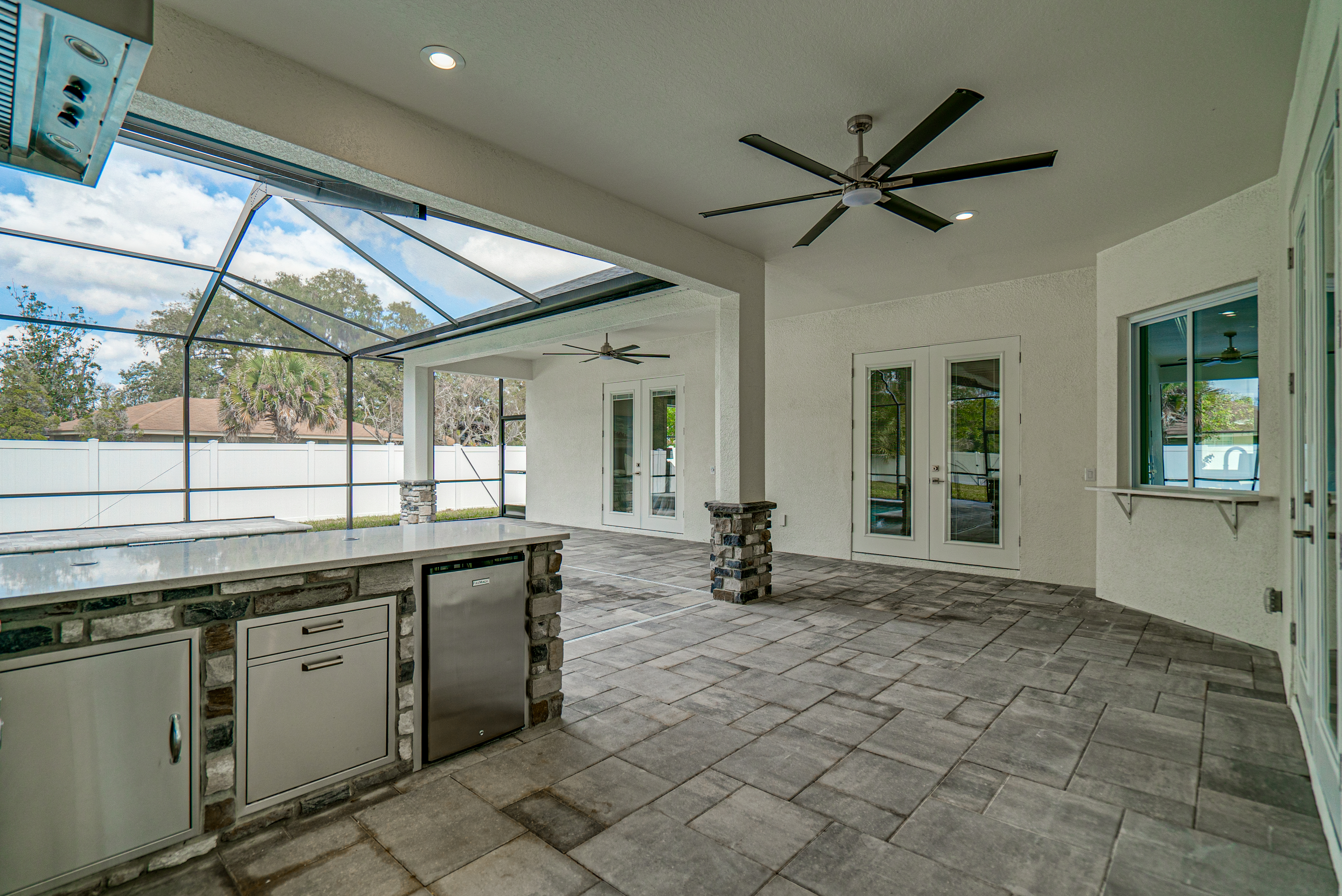 100 E Christina Blvd -095