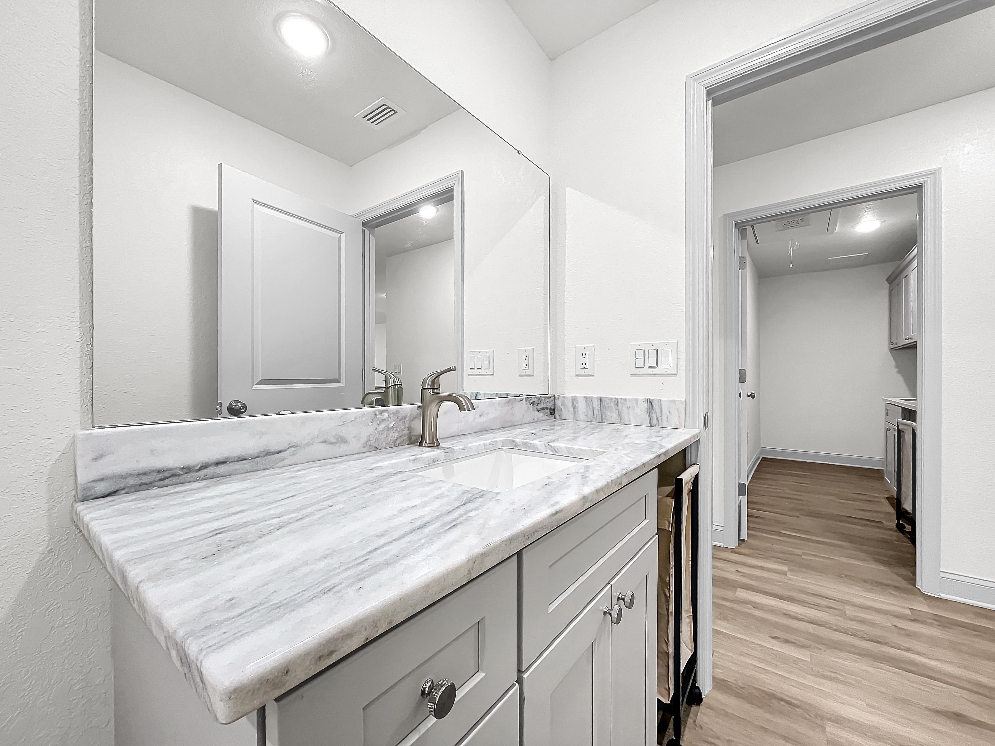 1hallbath