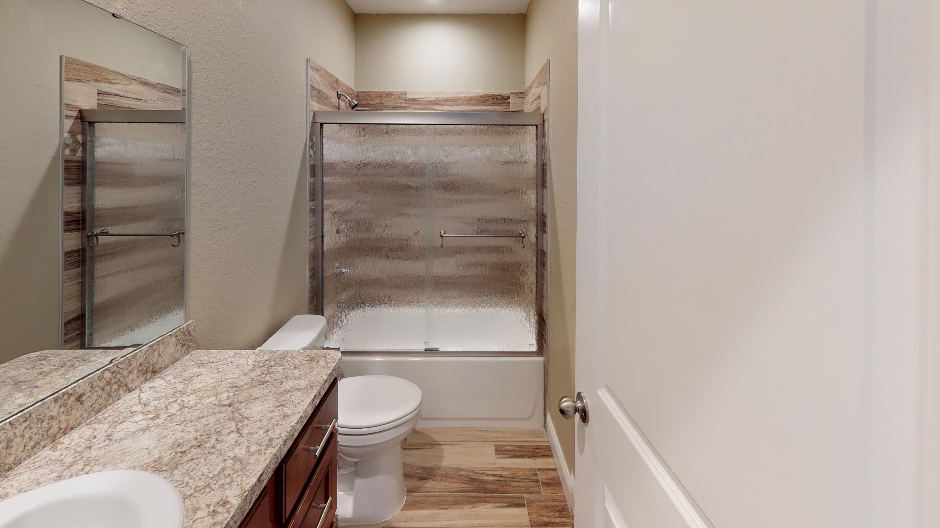 Glenview-Bathroom(1)